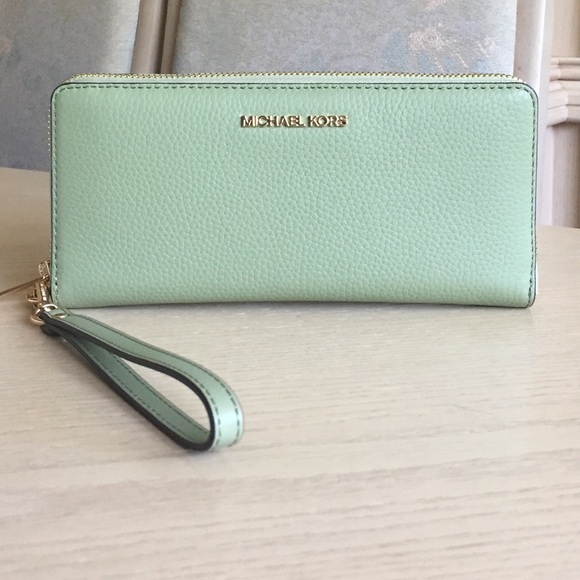Michael Kors Light Sage Leather Wallet Wristlet - Picture 8 of 8
